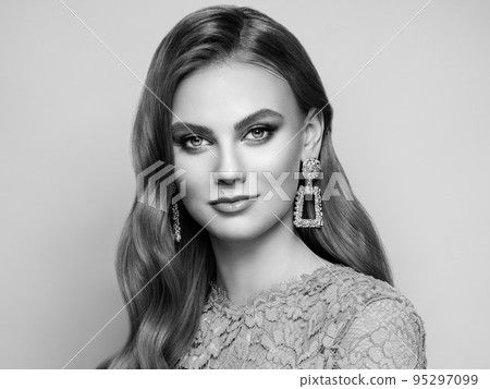 Portrait beautiful woman with jewelry 95297099