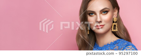 Portrait beautiful woman with jewelry 95297100
