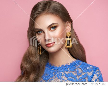 Portrait beautiful woman with jewelry 95297102