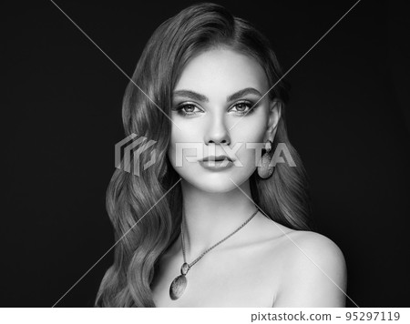 Portrait beautiful woman with jewelry Portrait beautiful woman with jewelry 95297119