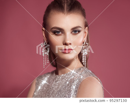 Portrait beautiful woman with jewelry Portrait beautiful woman with jewelry 95297130