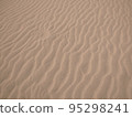 Tottori Sand Dunes 95298241