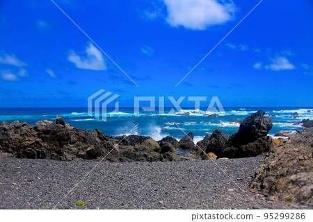 四國、室戶岬、月見浜、猛烈的海浪沖擊和荒涼的岩石風景、高知縣室戶市室戶開普敦(2) 四國、室戶岬、月見浜、猛烈的海浪沖擊和荒涼的岩石風景、高知縣室戶市室戶開普敦(2) 95299286