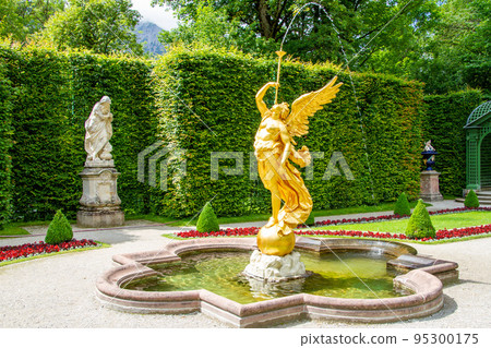 Germany, Bavaria, Linderhof Castle 95300175