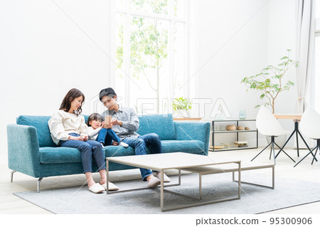 Family Family Parent-child lifestyle Good friends 95300906