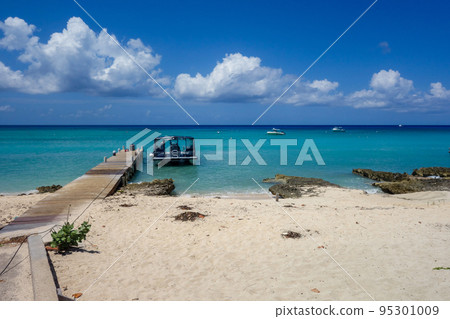 Paradise beach of the Caymans Islands Paradise beach of the Caymans Islands 95301009
