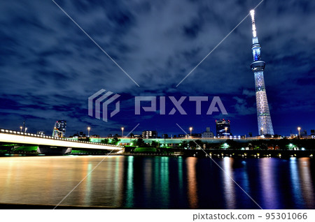 Night view of Tokyo Skytree from Sakurabashi 95301066