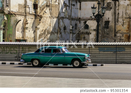 Cuba Old green car on the streets of Havana Cuba Old green car on the streets of Havana 95301354
