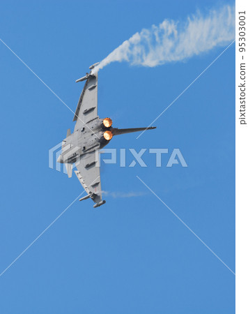 意大利空軍歐洲戰鬥機 EF-2000 急轉彎 意大利空軍歐洲戰鬥機 EF-2000 急轉彎 95303001