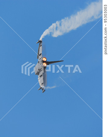 Italian Air Force Eurofighter EF-2000 sharp turn 95303003