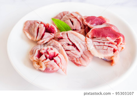 Gizzard with cuts in preparation 95303107