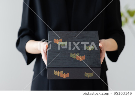 Funeral image, devotion, vigil behavior Funeral image, devotion, vigil behavior 95303149