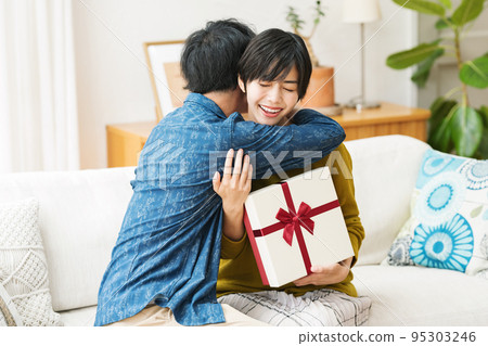 Women who are pleased to receive a present Women who are pleased to receive a present 95303246