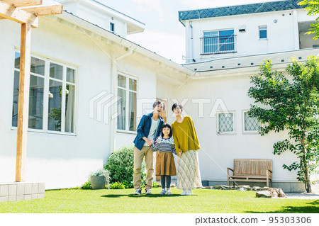 A family starting a new life in a detached house A family starting a new life in a detached house 95303306