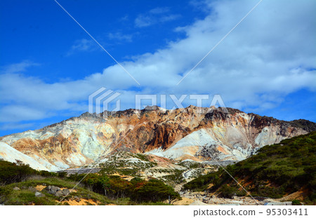 北海道南部的精神活火山〜聖地山。 北海道南部的精神活火山〜聖地山。 95303411