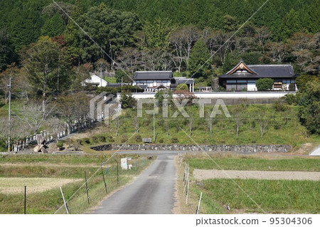 岡山縣三崎町的高野山真言宗佛教寺廟“Kazoji” 95304306
