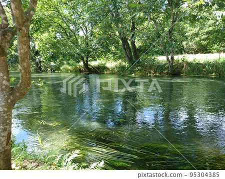 Clear stream Clear stream 95304385