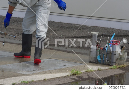 Cleaning of food processing waste Drainage tank maintenance Cleaning of food processing waste Drainage tank maintenance 95304781