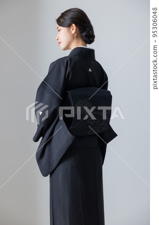 葬禮形象喪服和服 95306048