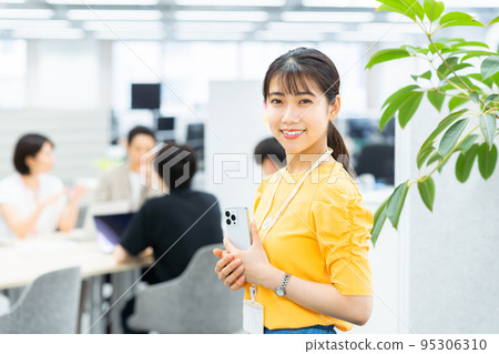 Young woman working in the office 95306310