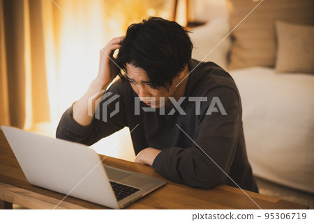 晚上電腦困擾的人 95306719
