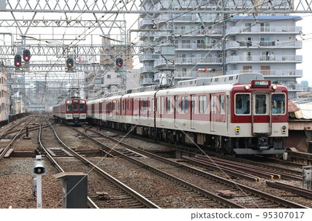 Kintetsu Series 2400 and Series 1220 trains entering Tsuruhashi Station Kintetsu Series 2400 and Series 1220 trains entering Tsuruhashi Station 95307017
