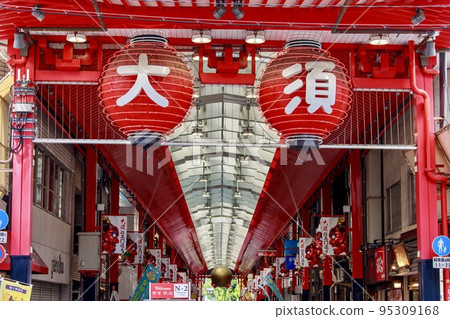 名古屋市大須商店街的二王門街 名古屋市大須商店街的二王門街 95309168