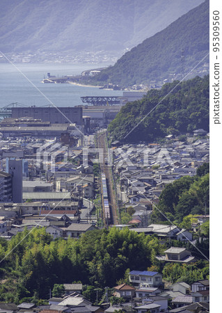 Townscape of Onomichi Sanyo Main Line freight train and sightseeing train et SETOra Onomichi City, Hiroshima Prefecture 95309560