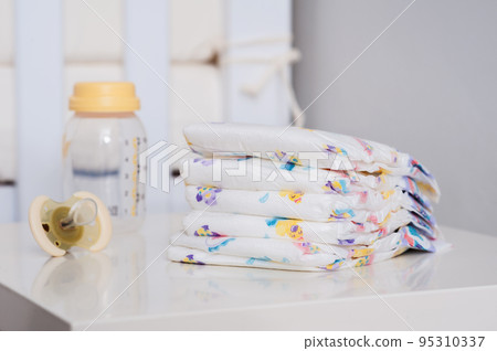 Baby disposable diapers 95310337
