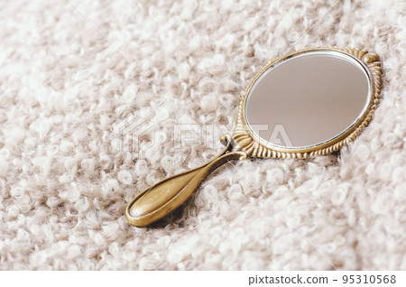 vintage hand mirror 95310568