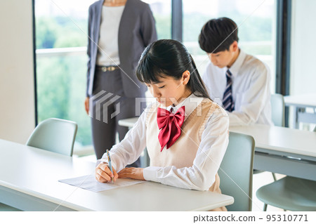 Junior high school students taking a test 95310771