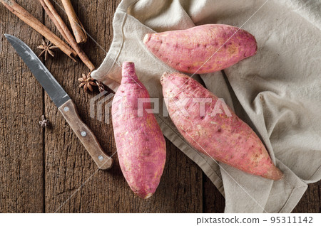 isolated sweet potato 95311142