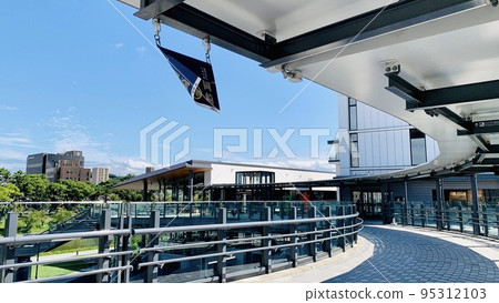 Otori Bar Side Terrace的行人甲板和藍天[名古屋鐵道東岡崎站/愛知縣岡崎市] 95312103