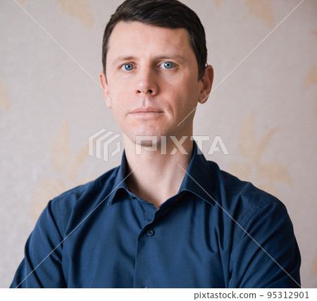 Handsome business man in blue shirt with blue eyes Handsome business man in blue shirt with blue eyes 95312901