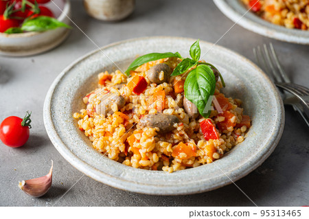 Bulgur with chicken hearts Bulgur with chicken hearts 95313465