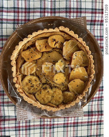 Sweet potato tart 95317309