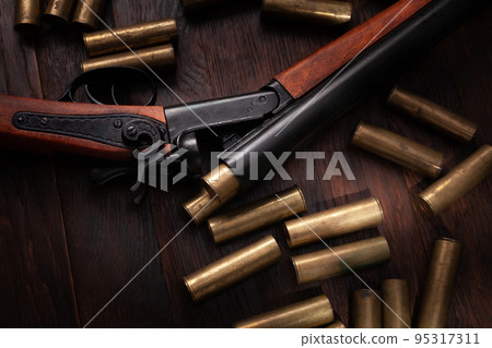 Vintage retro shotgun with brass cartridges 95317311