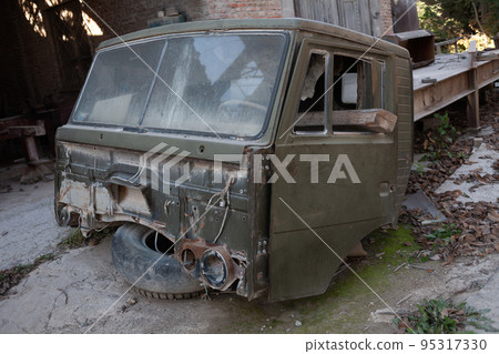 Broken abandoned rusty old vehicle. Retro damaged transportation. 95317330