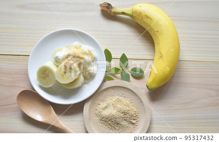 Banana, yogurt, and beet sugar: a healthy combination that regulates the intestinal environment 95317432