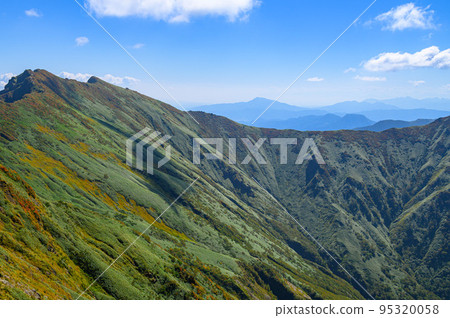 A superb view of Tanigawa-dake binaural peaks and mountain range seen from Tanigawa mountain range and Mt. Ichinokura-dake A superb view of Tanigawa-dake binaural peaks and mountain range seen from Tanigawa mountain range and Mt. Ichinokura-dake 95320058