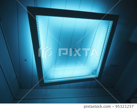 時尚的吸頂燈 95321257