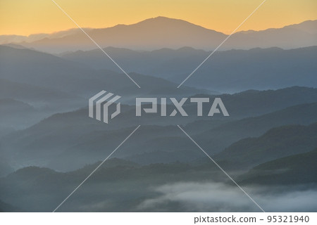 富美山宇田盆地的雲海 富美山宇田盆地的雲海 95321940