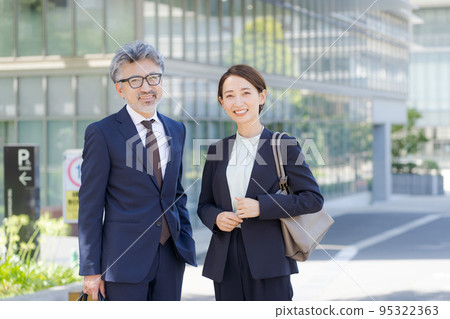 Businessman walking in the office town 95322363