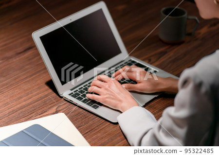 Business Woman Overtime 95322485