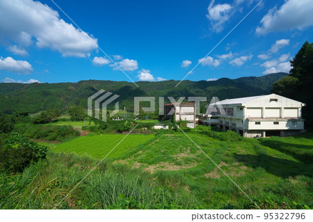 [Closed school] Scenery of Shin-Onsen Municipal Okuhatta Elementary School, Shin-Onsen Town, Mikata District, Hyogo Prefecture 95322796