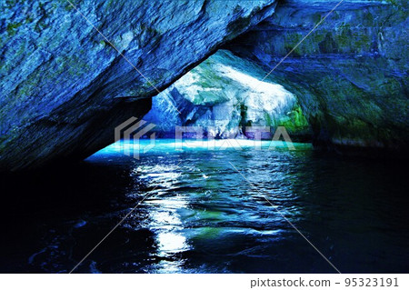 A mysterious Dogashima cave tour that you don't know about. 95323191