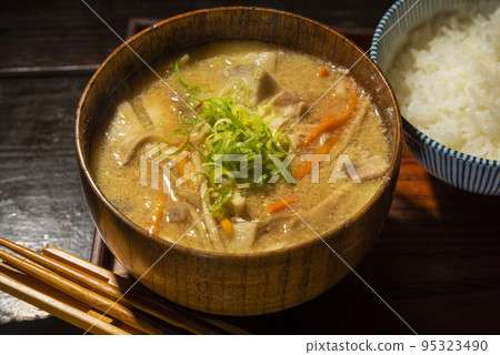 豬肉和蔬菜味噌湯 95323490