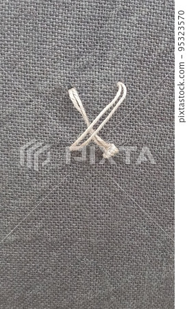 The burlap is sewn with a thread crookedly. Grey burlap burlap is useful as a background. 95323570