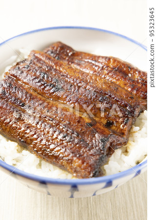 Delicious eel bowl 95323645