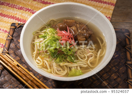 沖繩蕎麥麵配tebichi（沖繩當地美食） 95324037